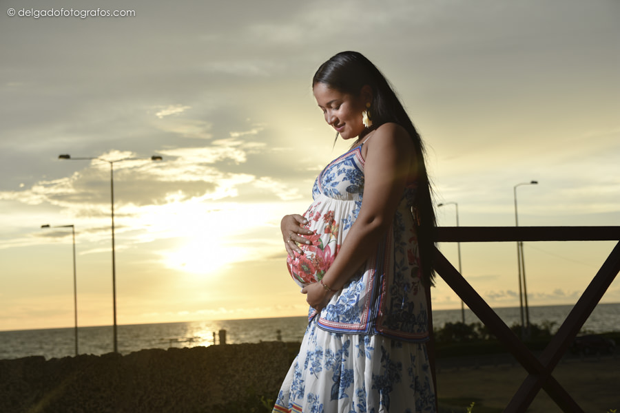 pregnant photographer in Cartagena