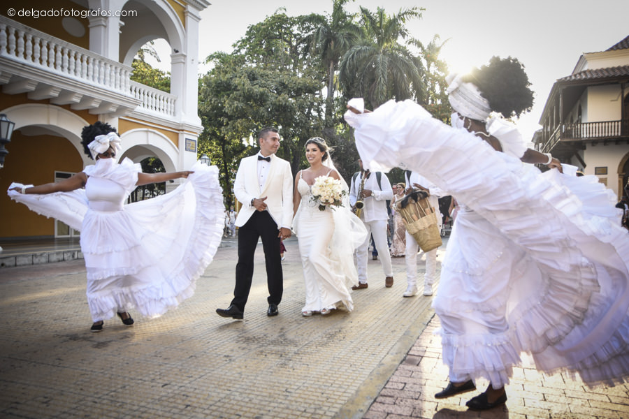Paseo de mulatas en una boda en Cartagena - Delgado Fotógrafos