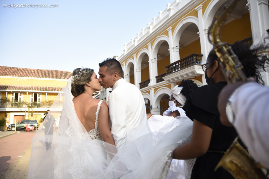 Paseo de mulatas en una boda en Cartagena - Delgado Fotógrafos