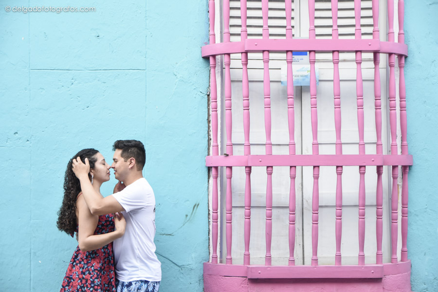 Cartagena la romántica. Cartagena de Indias. Fotos de pareja por Johana Peña.