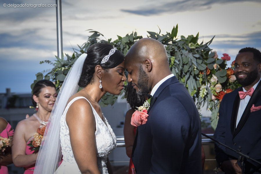 Emotional moments at weddings in Cartagena.