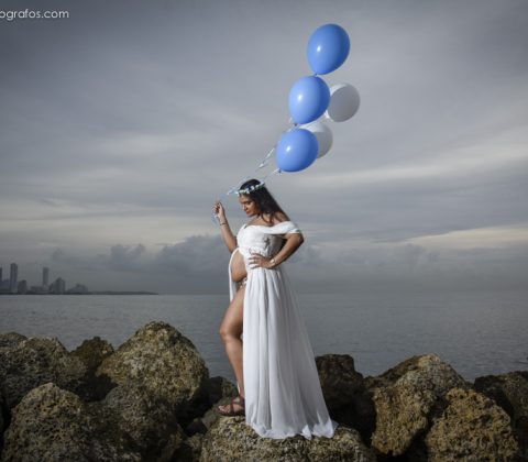 Photograph of pregnancy in Cartagena. Alvaro Delgado Photographer.