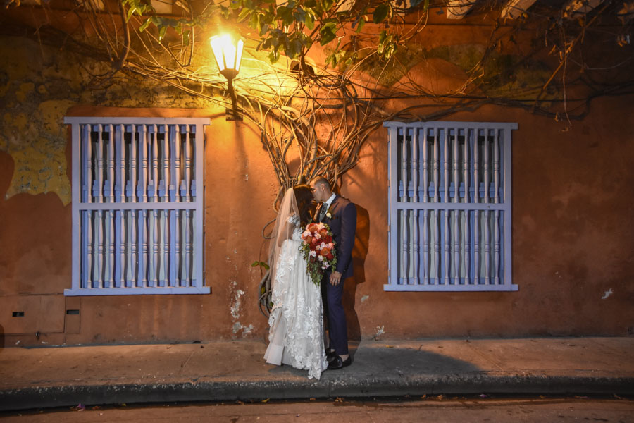 Romantic wedding pictures in Cartagena. @delgadofotografos