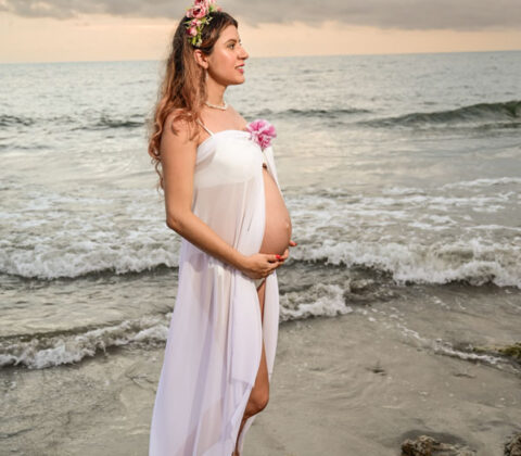 Fotos de embarazo en la playa de Cartagena. Pregnancy photos on the beach in Cartagena.. Alvaro Delgado Fotógrafo